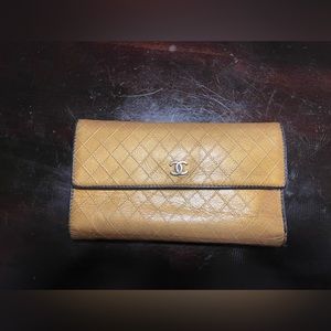 EUC Chanel Quted Trifold Wallet